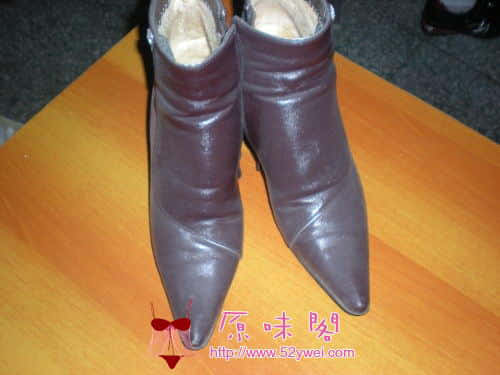 物业大姐家床下发现的一双枣红色短靴_01.jpg
