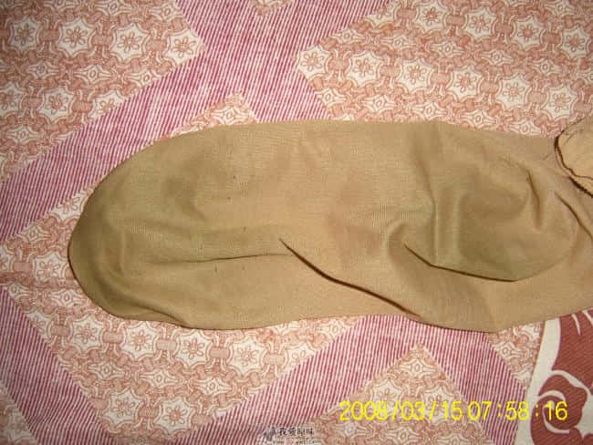 袜尖和袜后跟都发黑了