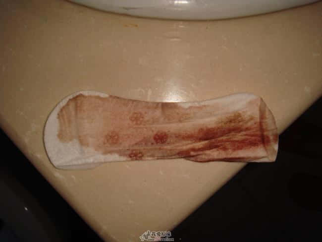 护垫上红红面积有点大