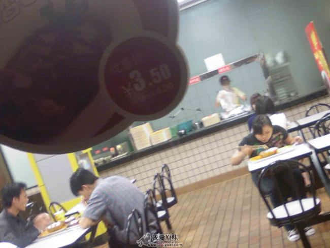 凌晨1点请她吃了碗粉