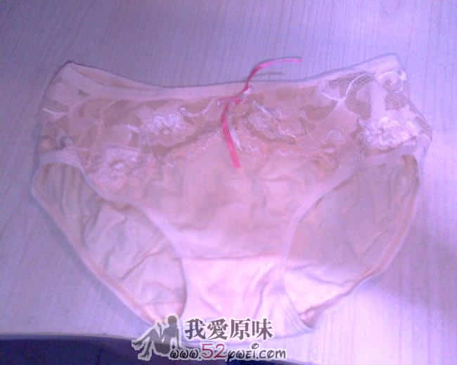 上面是蕾丝透明的