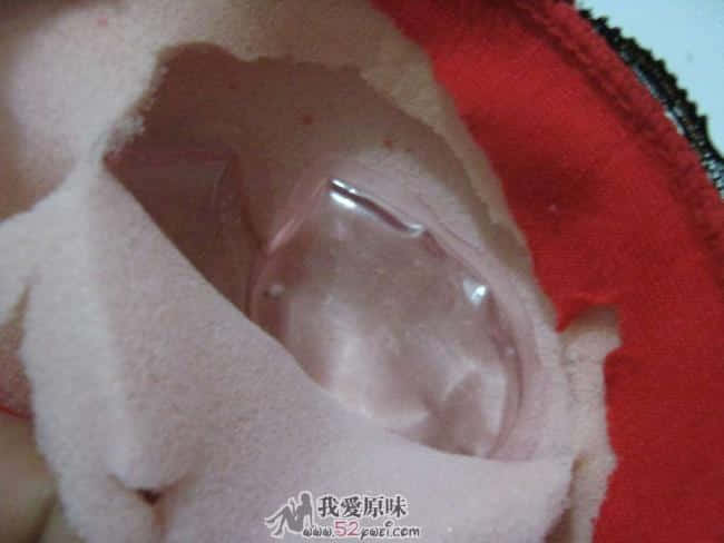 露出来水袋了