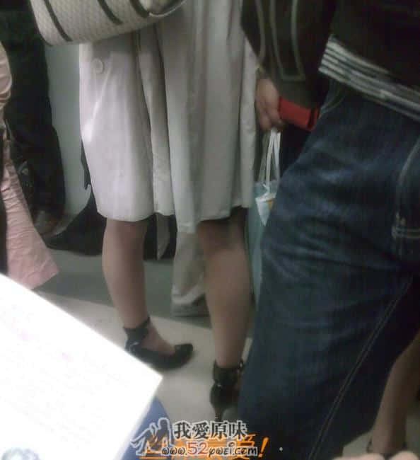 地铁丝袜美女们01.jpg