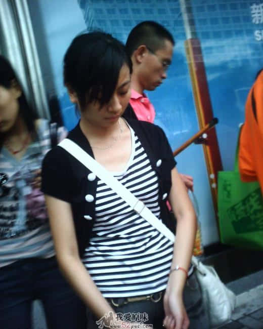 玷污她们的裤子