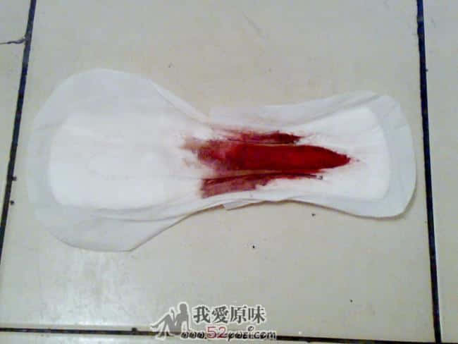 巾巾，上面有根毛毛。