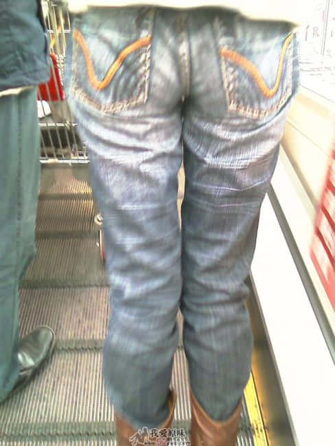 这个MM身材不错的