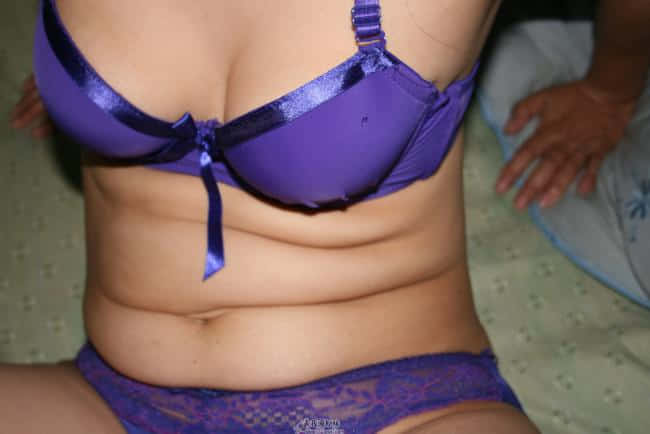 人妻紫色内衣