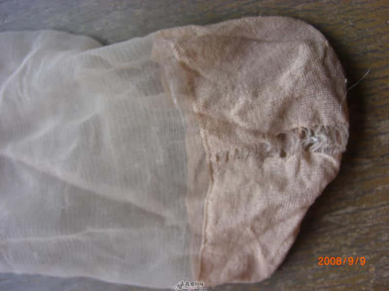 我哥们他妹妹的丝袜，用了一只，这只破了