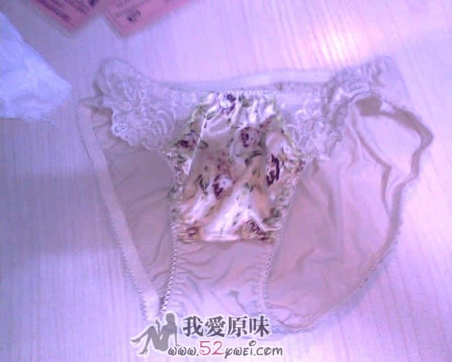 中间绸缎的，2边蕾丝