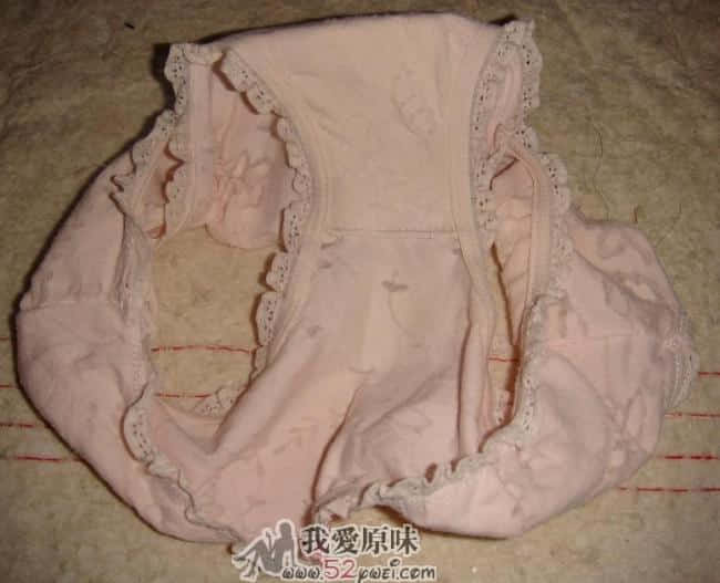 看看与美女私处接触的地方
