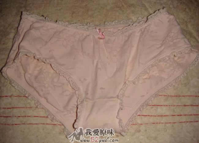 是一个绝色美女的，大学刚毕业，骗人死全家。看了性感的内内我都想起其美丽的主人