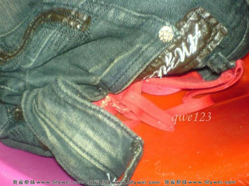 向兄弟们拜个早年！