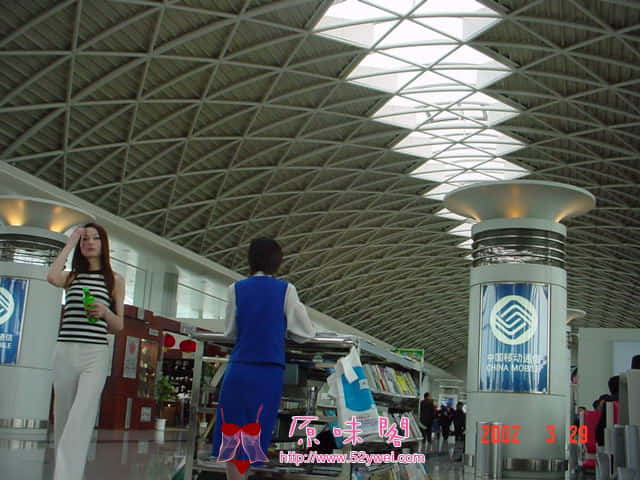 机场遇T-BACK内内。