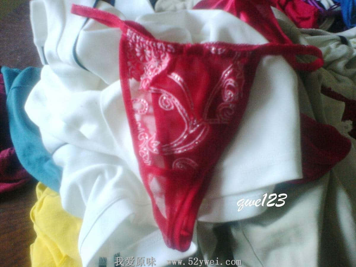 好久没发贴了,送上一套情趣内衣